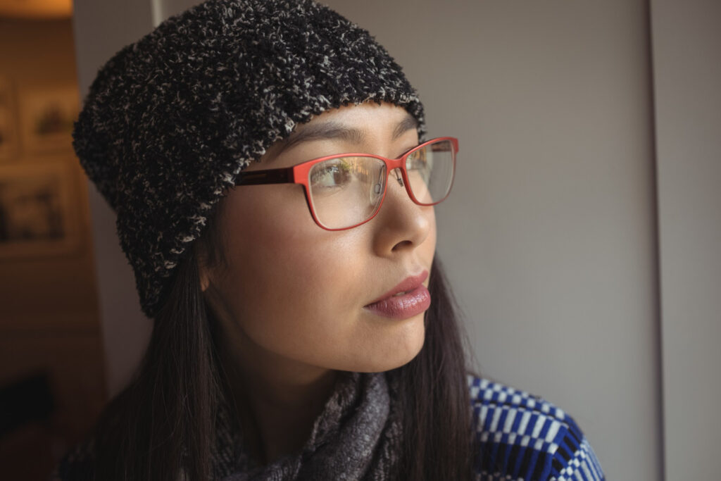 Trouvez la monture idéale selon la forme de votre visage grâce au visagisme. Des conseils sur mesure chez votre opticienne à Clamart.